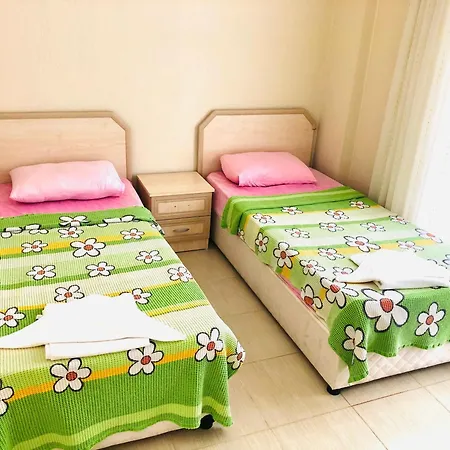 卡拉贾公寓酒店 3*