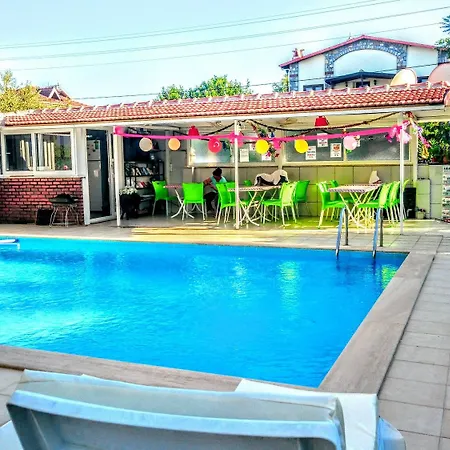 卡拉贾公寓酒店 3*