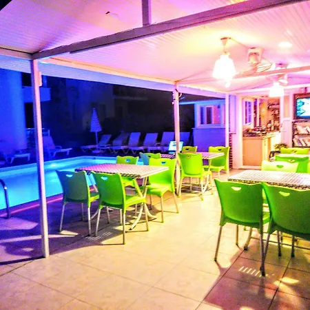 酒店 卡拉贾公寓酒店 3*