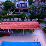 Karaca מלון